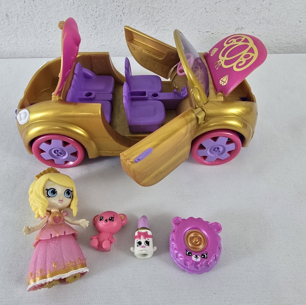 Shopkins Happy Places Royal Trends Convertible Car Playset w/ Tiara Sparkles